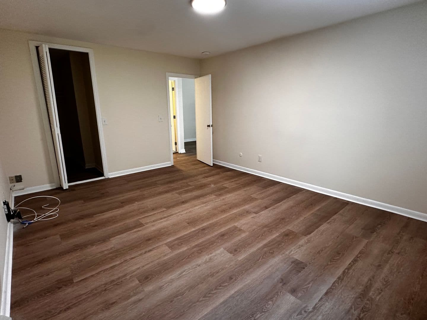 Cranston Apartment: 283-435 Oaklawn Ave - 433 Oaklawn Ave Unit 221