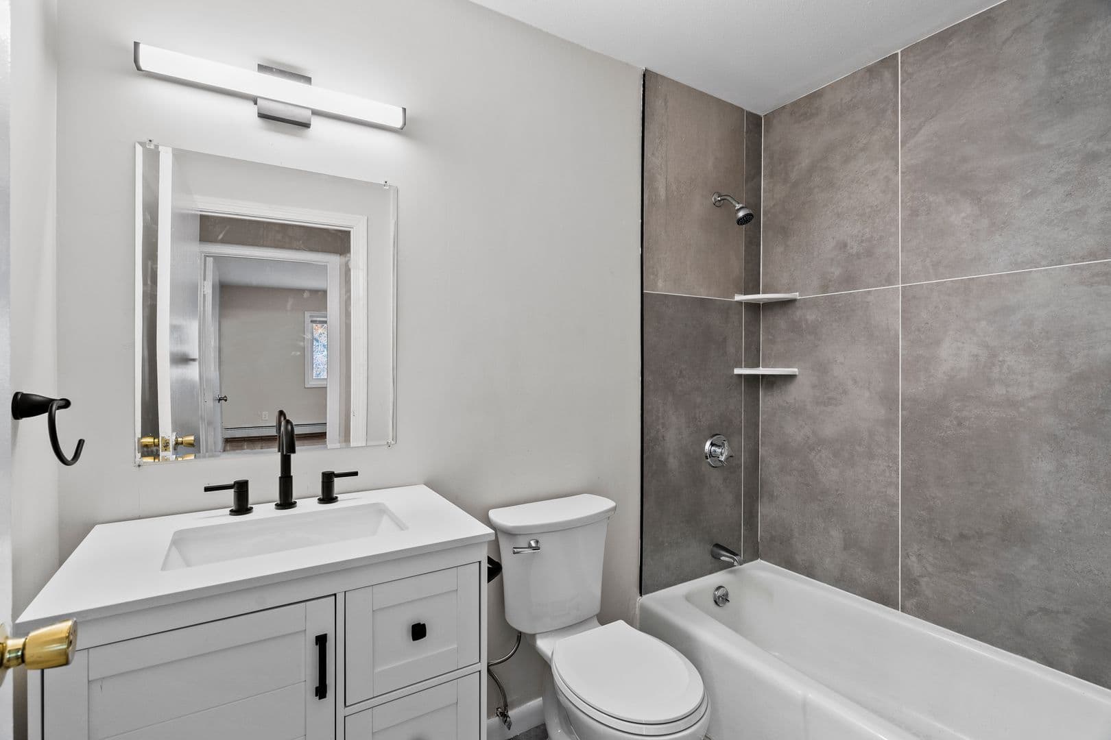 Cranston Apartment: 383-385 Oaklawn Ave