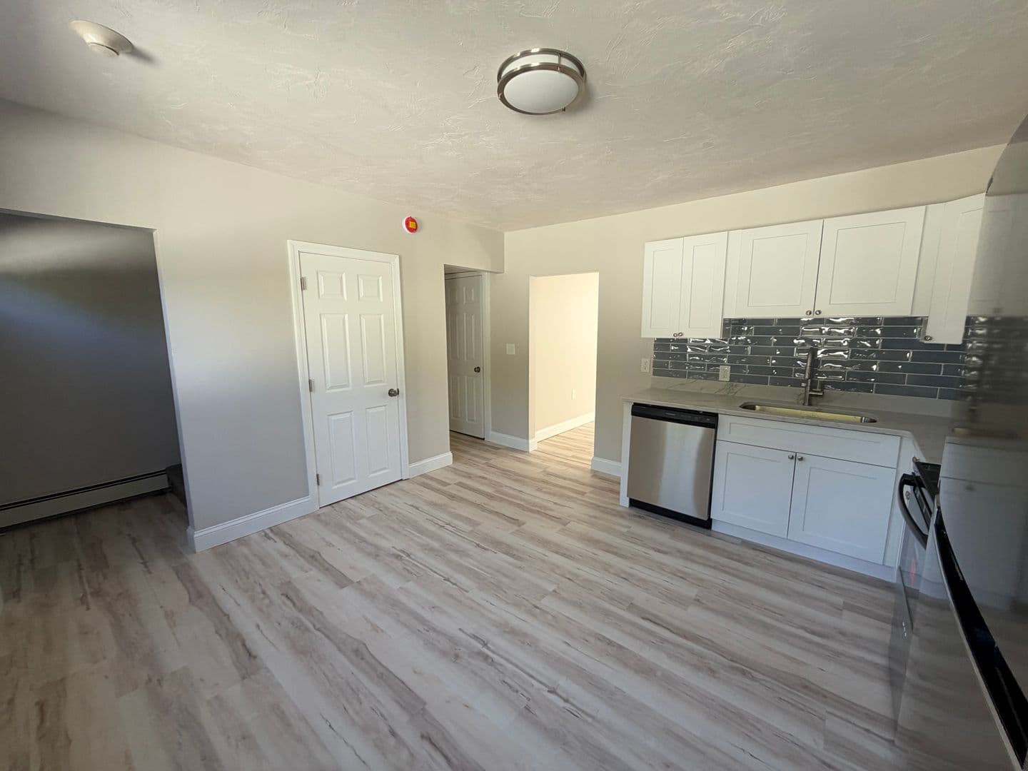 Manville Apartment: 15 Spring St