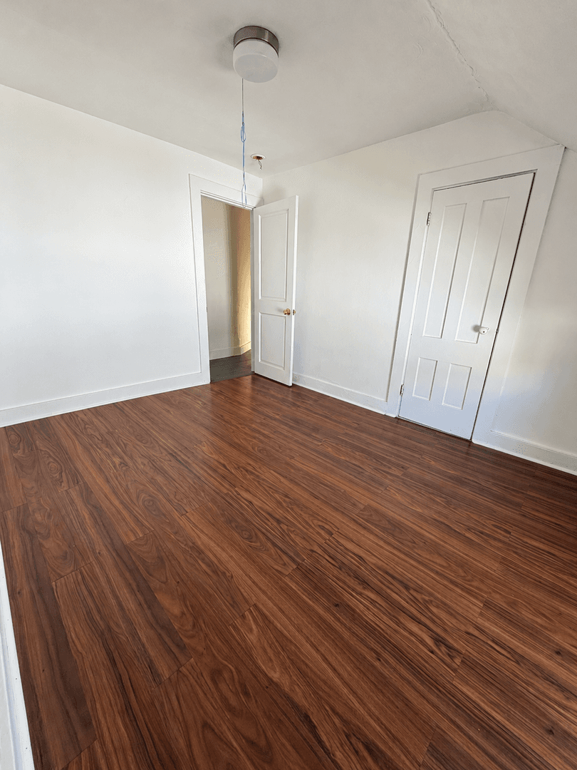Warren Apartment: 27 Davis Street