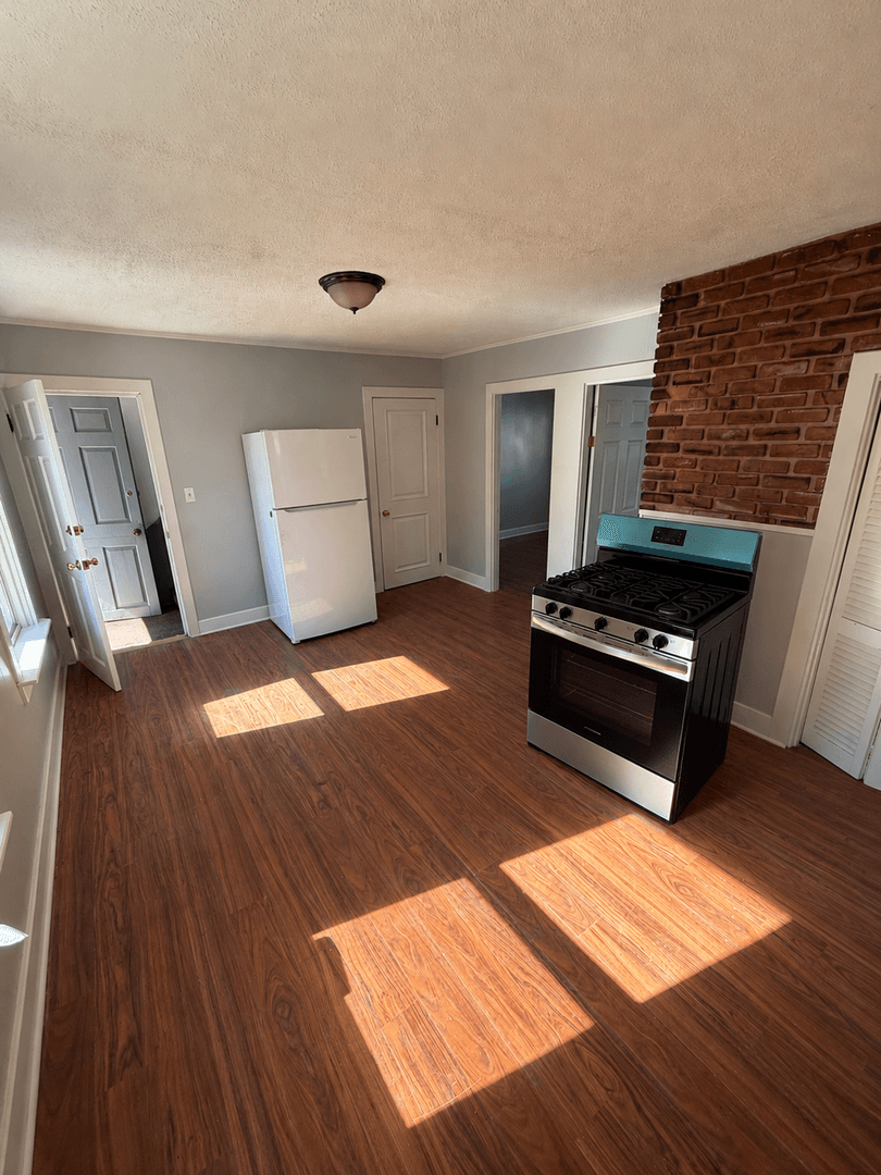 Warren Apartment: 27 Davis Street
