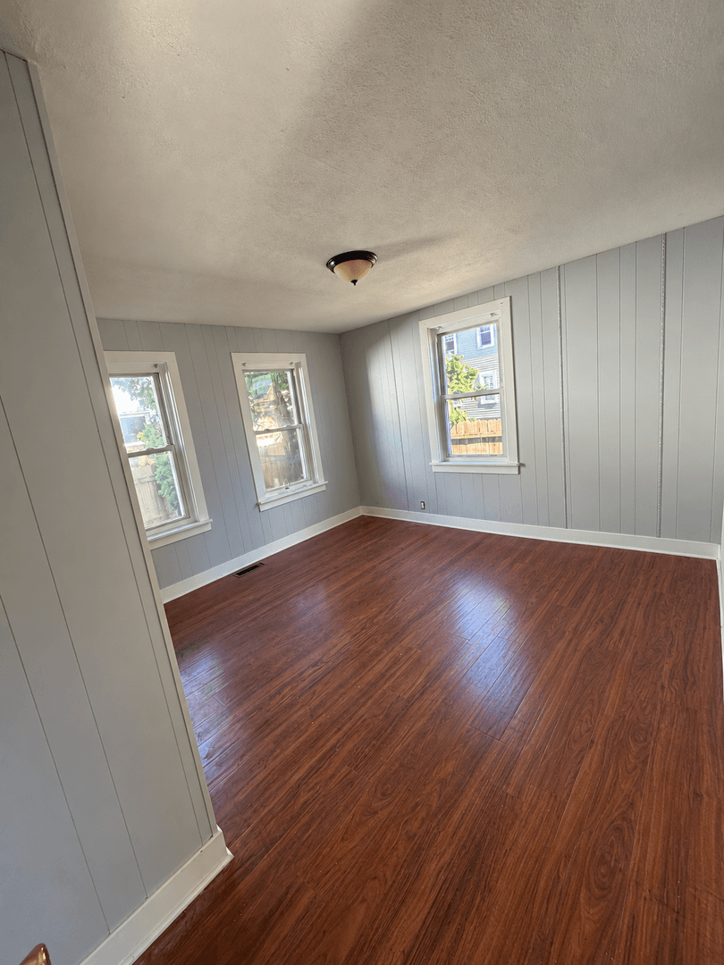 Warren Apartment: 27 Davis Street