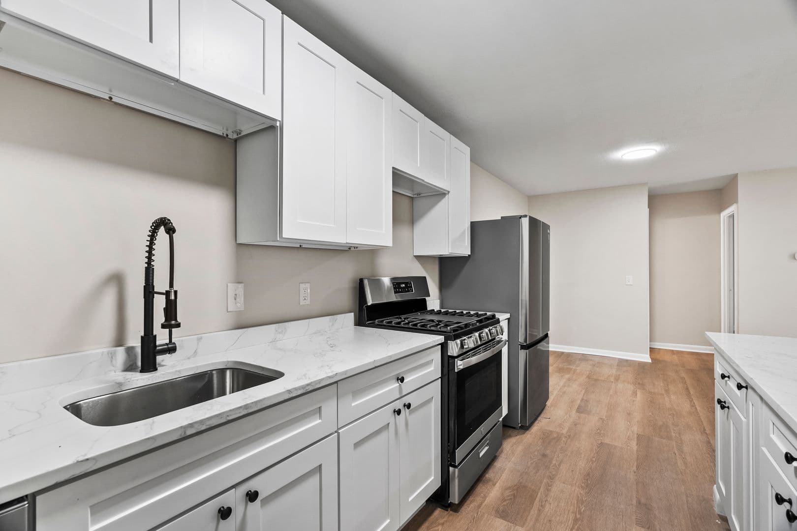 Cranston Apartment: 383-385 Oaklawn Ave
