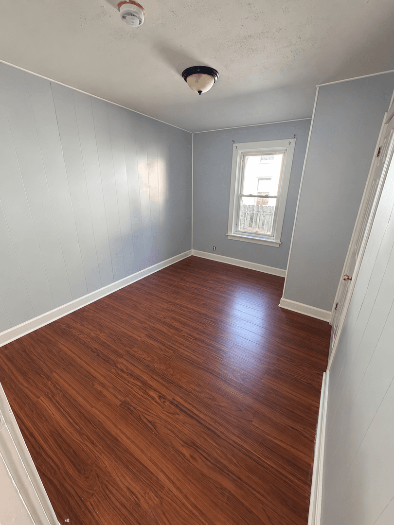 Warren Apartment: 27 Davis Street