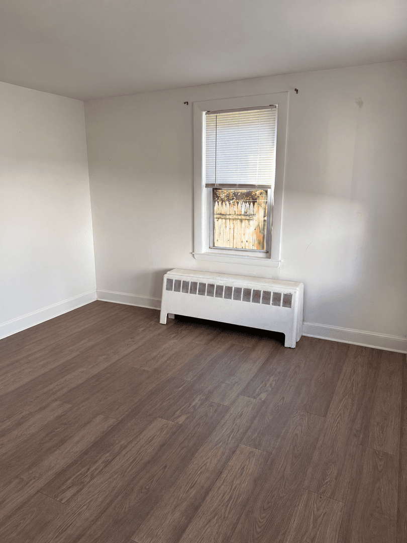 Warren Apartment: 25 Davis Street