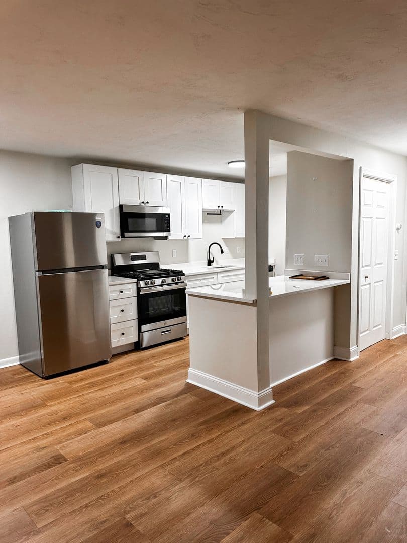 Cranston Apartment: 383-435 Oaklawn Ave