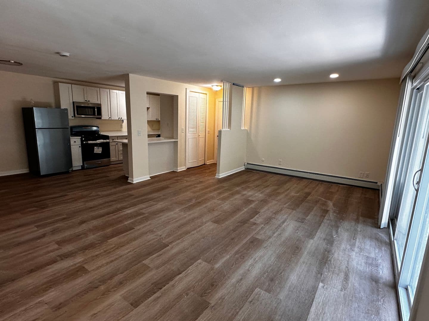 Cranston Apartment: 435 Oaklawn Ave Unit 324 (L)