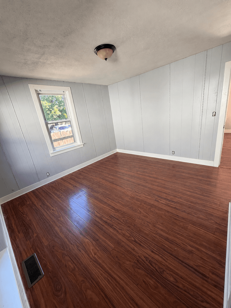 Warren Apartment: 27 Davis Street