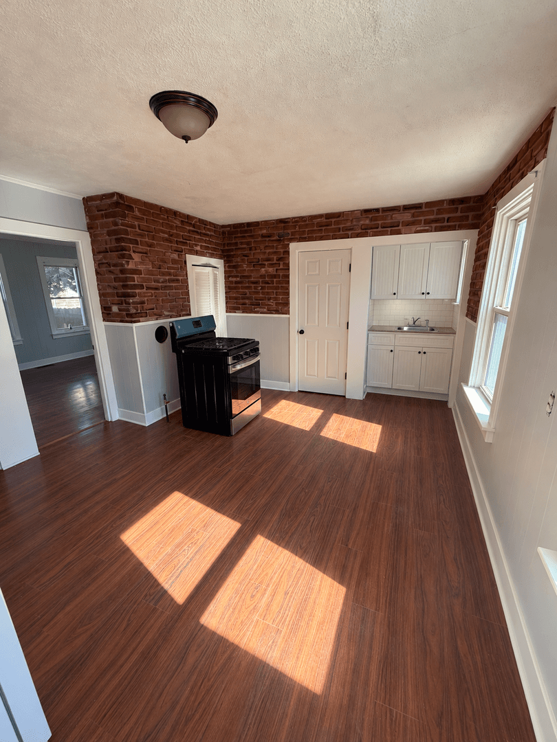 Warren Apartment: 27 Davis Street