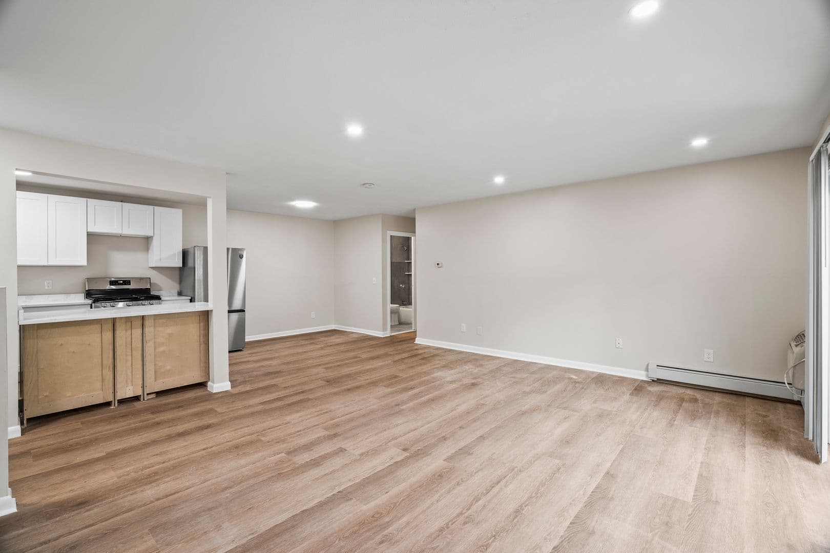 Cranston Apartment: 383-385 Oaklawn Ave