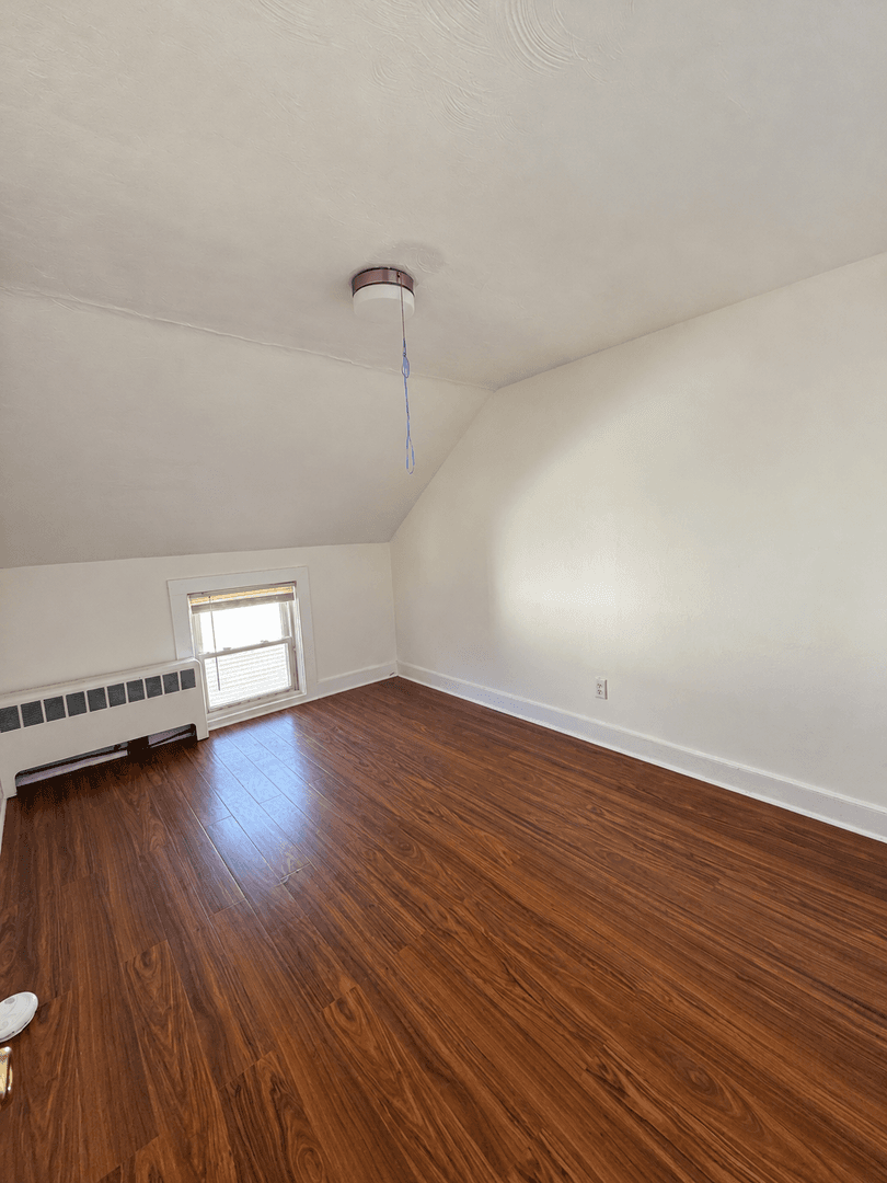 Warren Apartment: 27 Davis Street