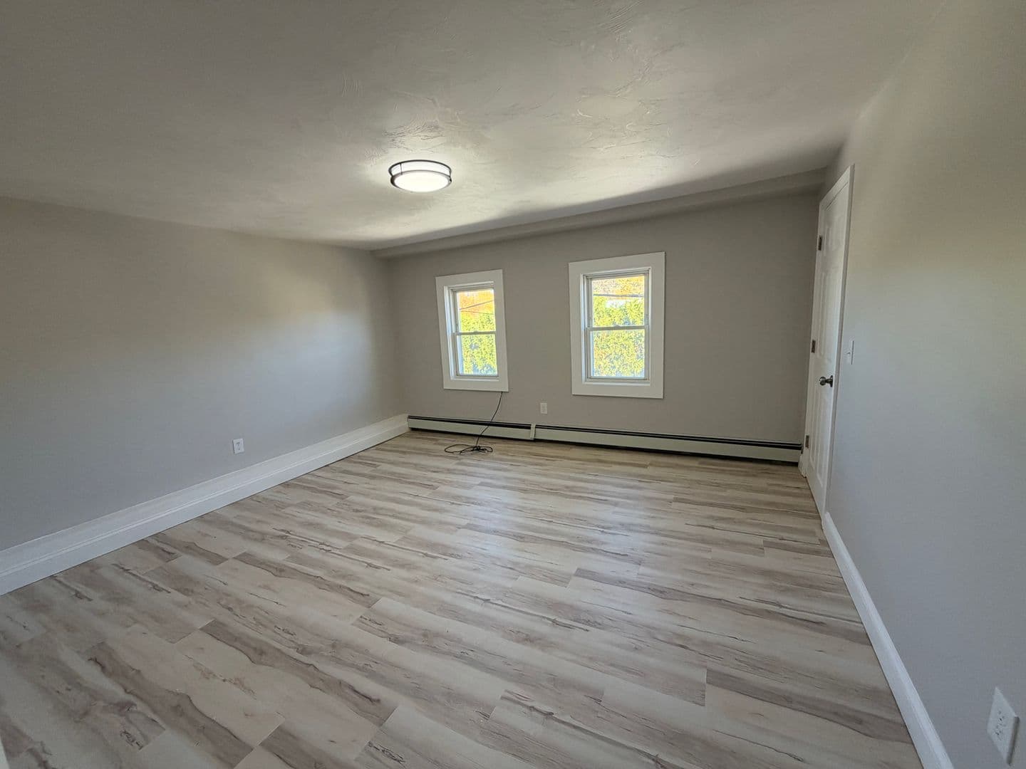 Manville Apartment: 15 Spring St