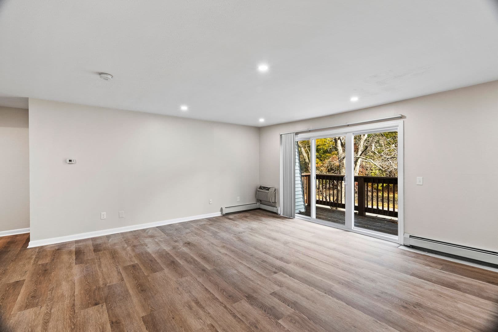 Cranston Apartment: 383-385 Oaklawn Ave