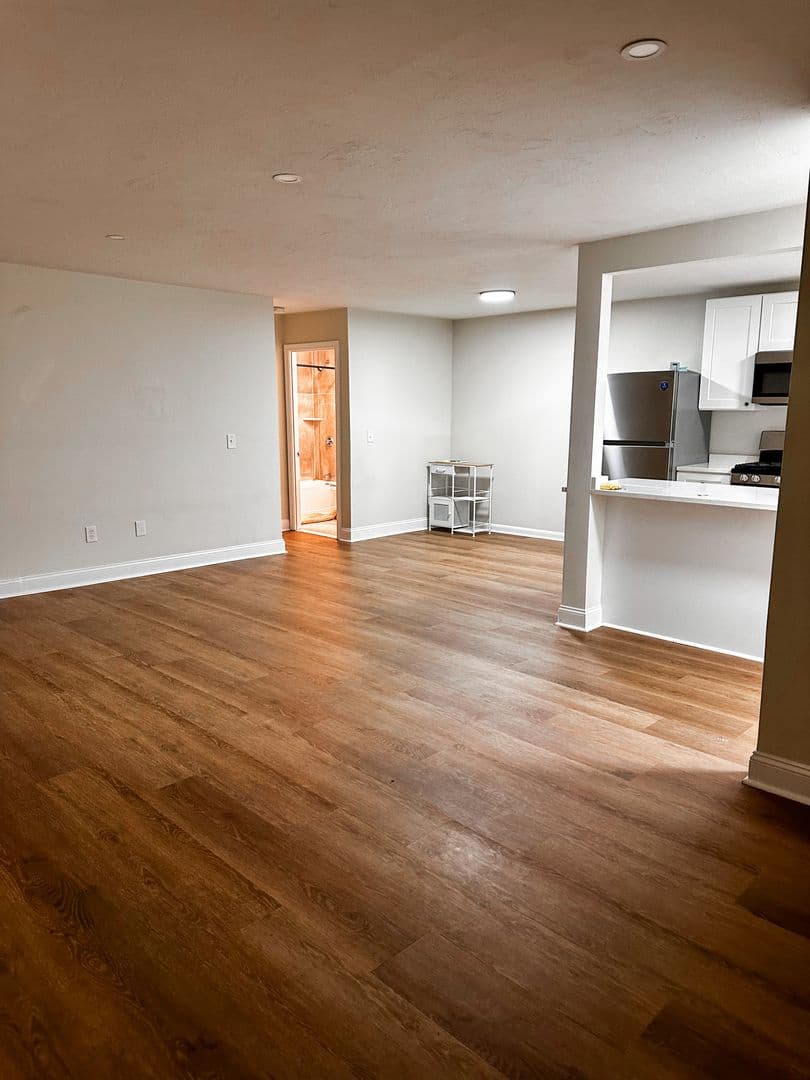 Cranston Apartment: 383-435 Oaklawn Ave
