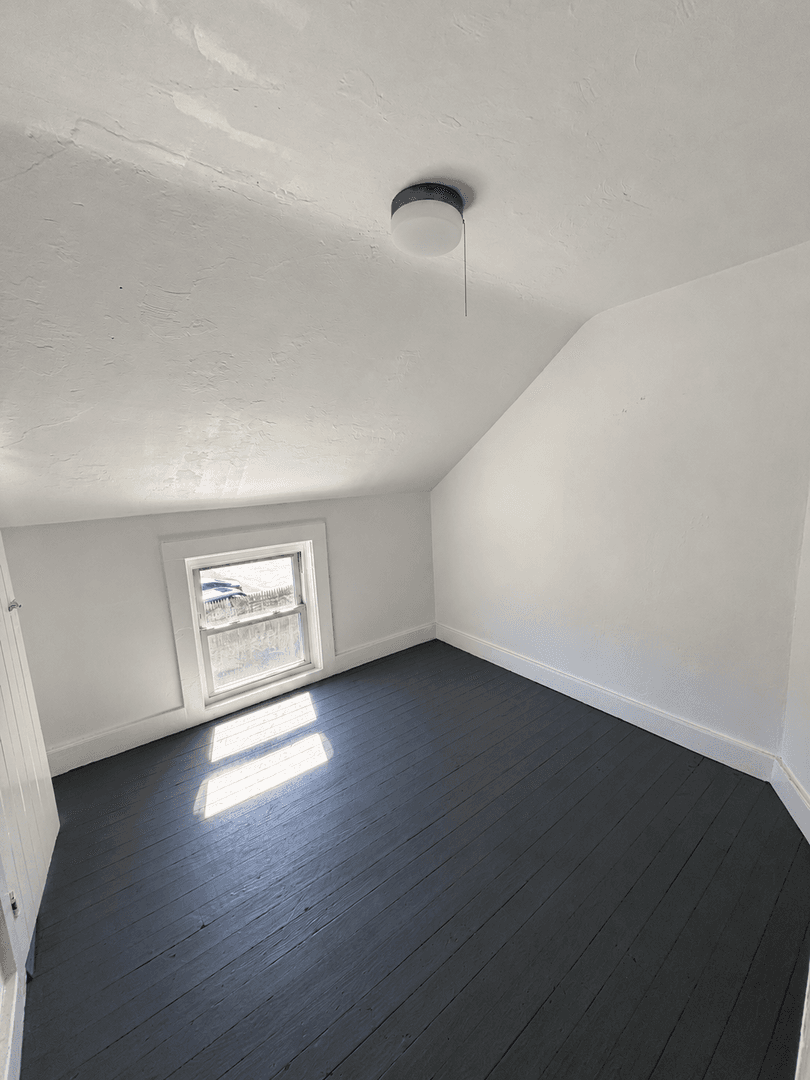 Warren Apartment: 25 Davis Street
