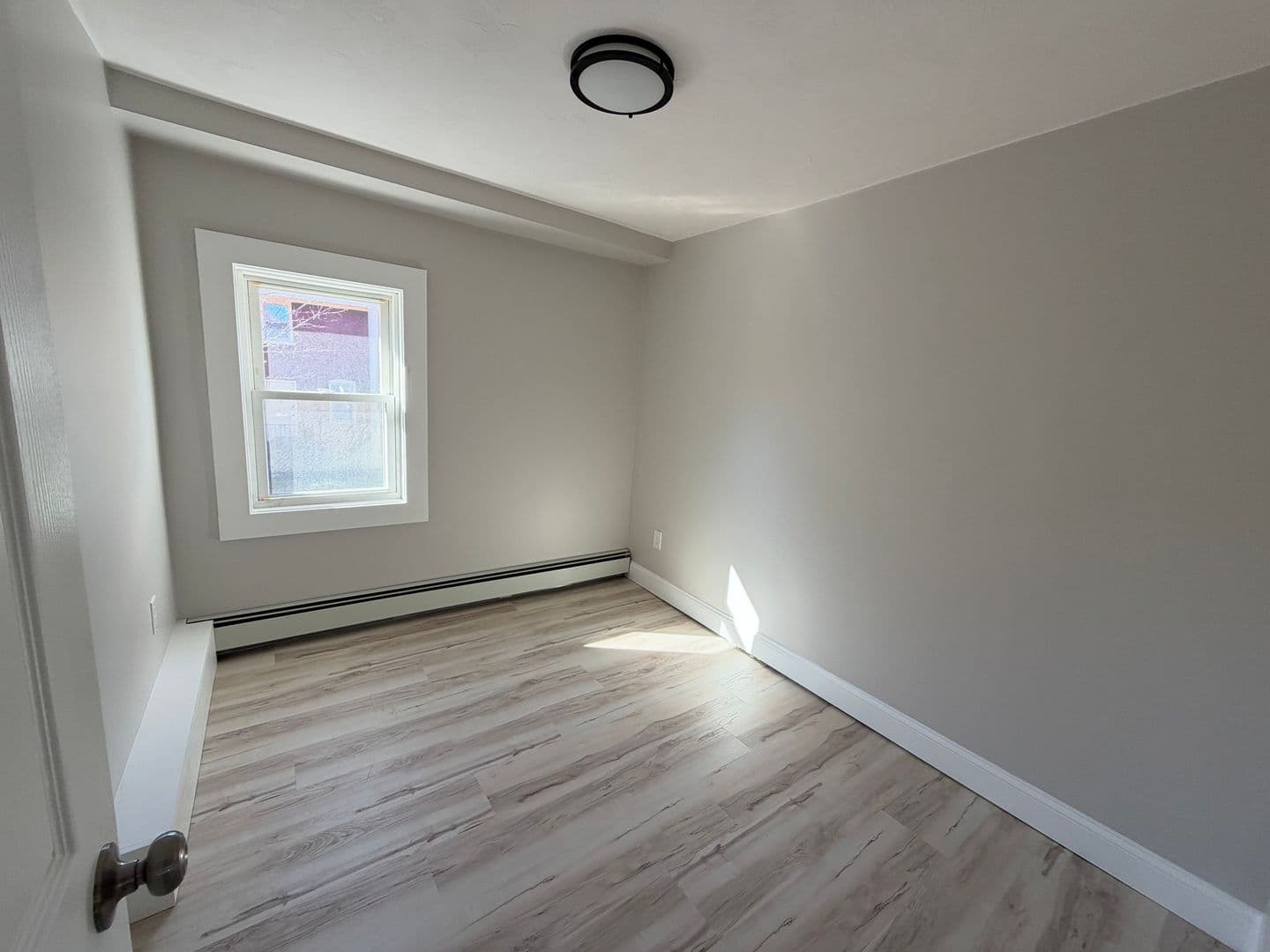 Manville Apartment: 15 Spring St