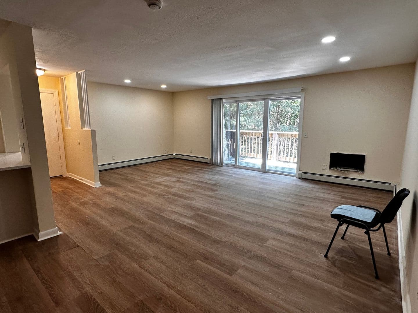Cranston Apartment: 283-435 Oaklawn Ave - 433 Oaklawn Ave Unit 221