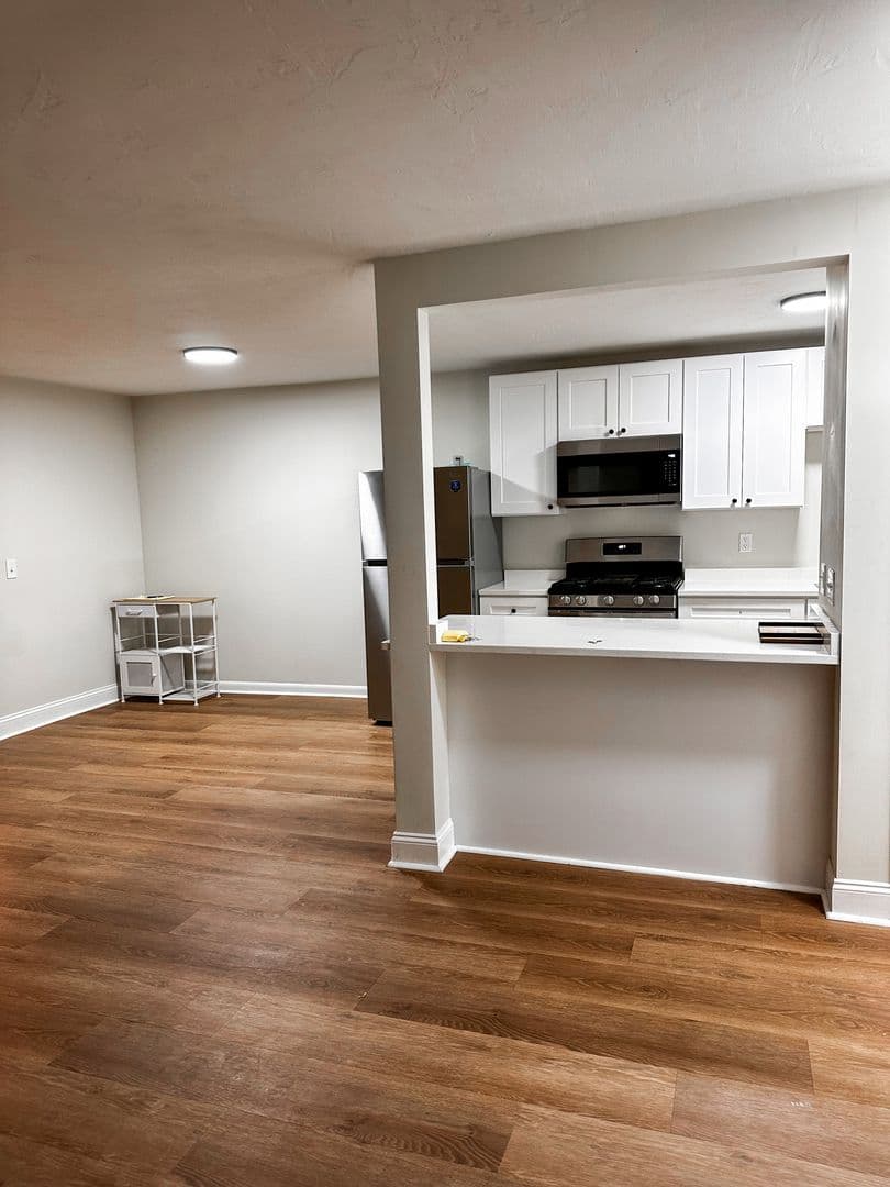Cranston Apartment: 383-435 Oaklawn Ave