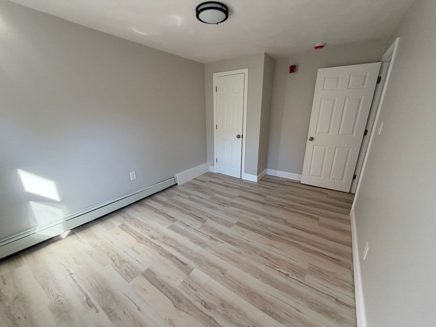 Manville Apartment: 15 Spring St