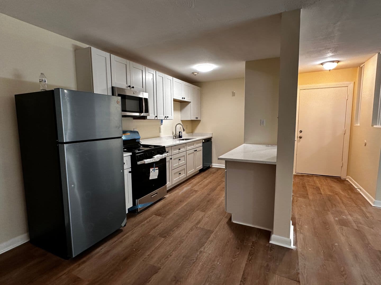 Cranston Apartment: 435 Oaklawn Ave Unit 324 (L)