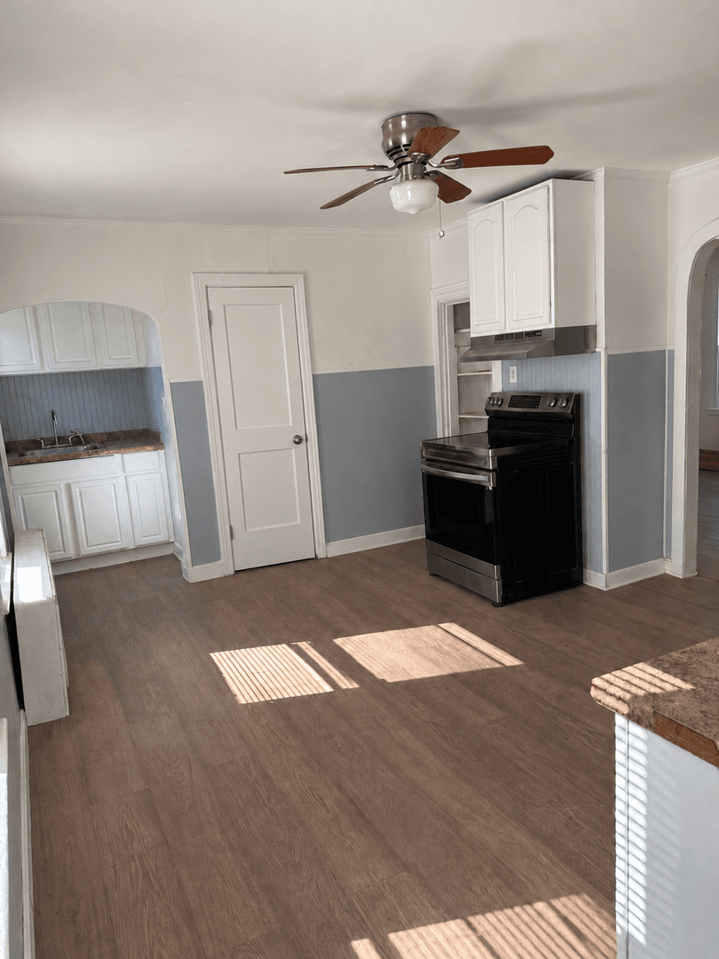 Warren Apartment: 25 Davis Street
