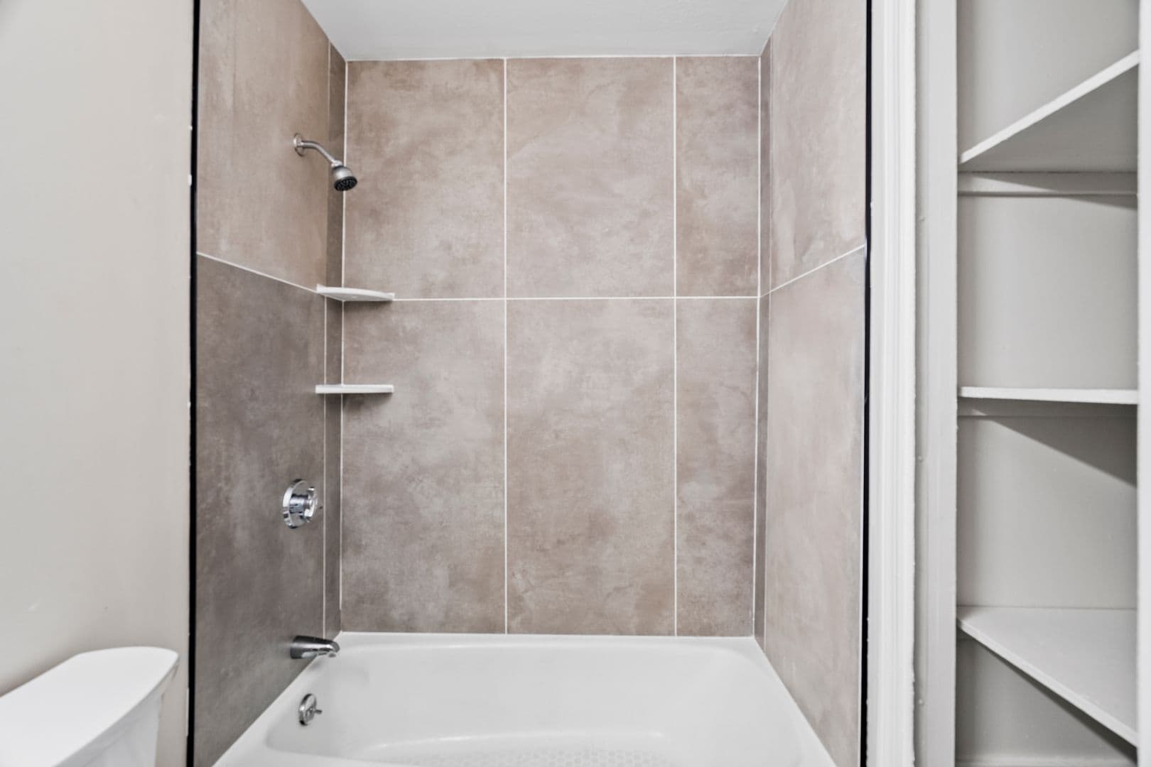 Cranston Apartment: 383-385 Oaklawn Ave