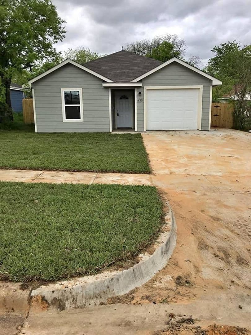 Fort Worth House: 835 E Harvey Ave