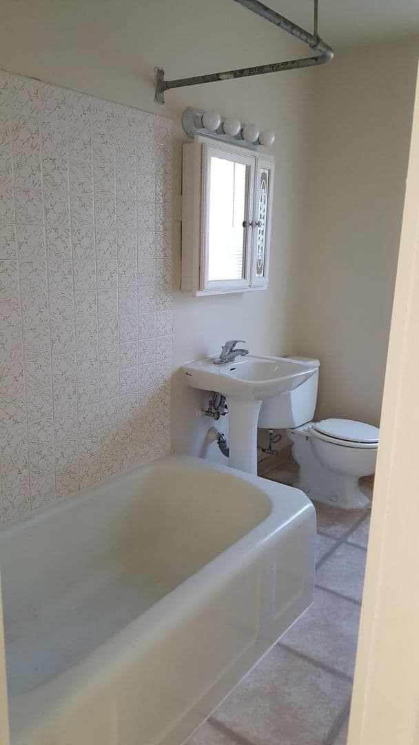 Minneapolis Apartment: 3421 & 3429 Emerson Ave S