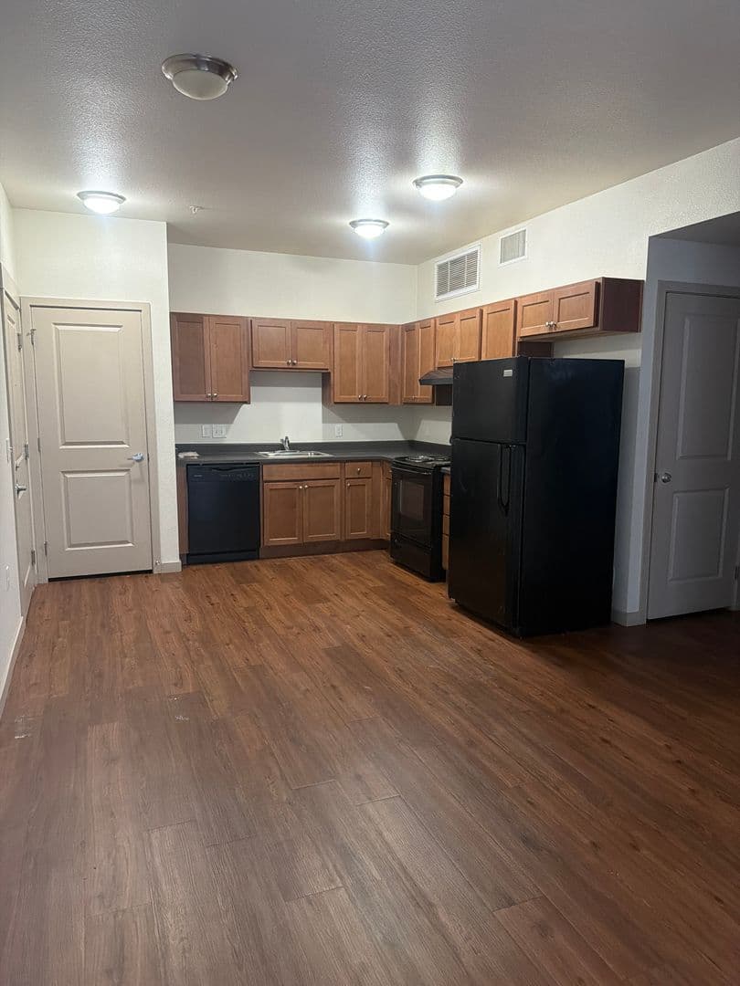 Aurora Apartment: 1305 N. Peoria St