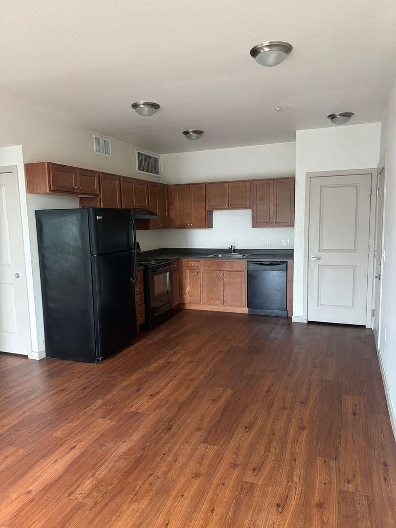 Aurora Apartment: 1305 N. Peoria St