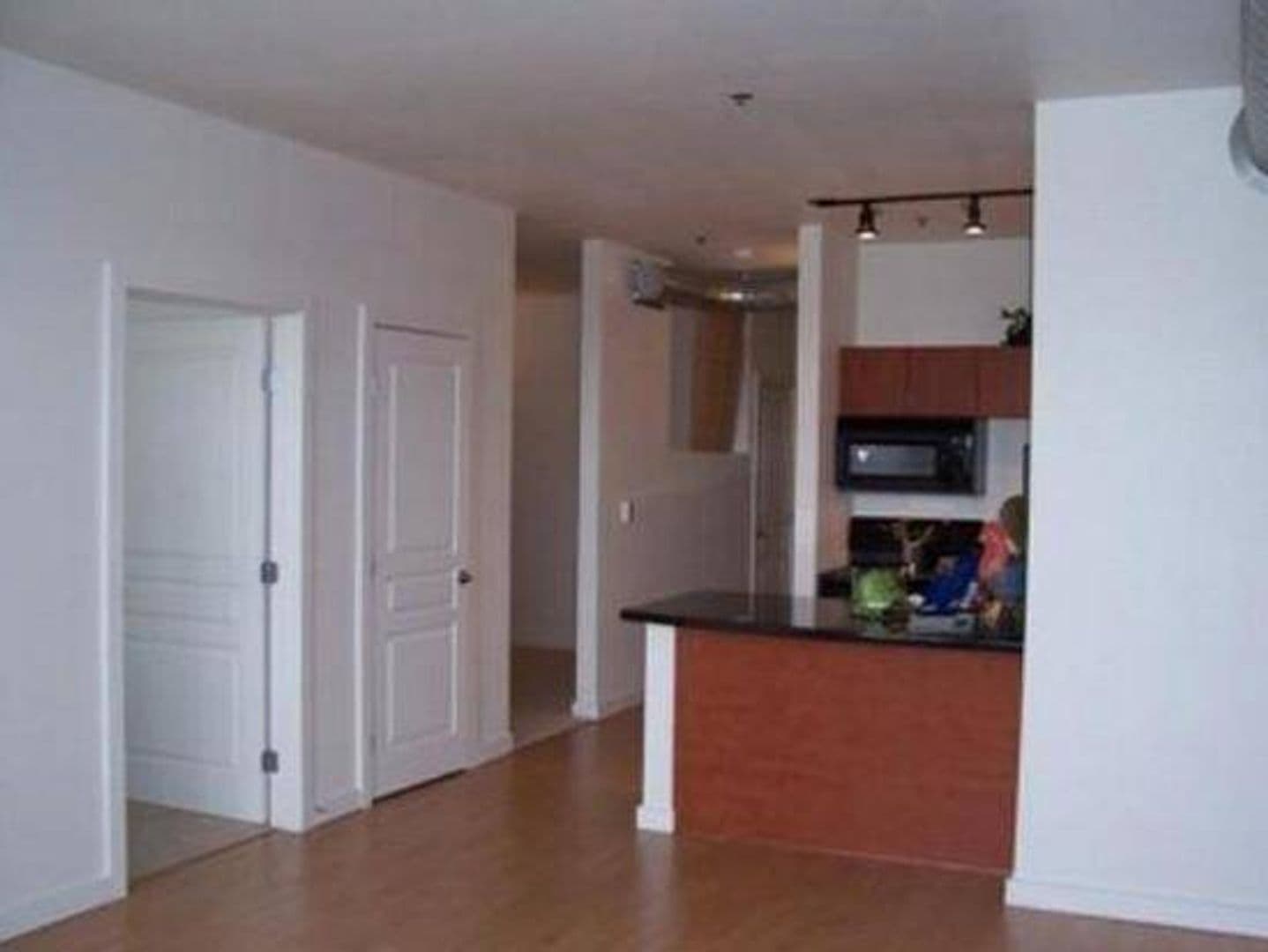 Englewood Apartment: 9783 Pyramid Ct
