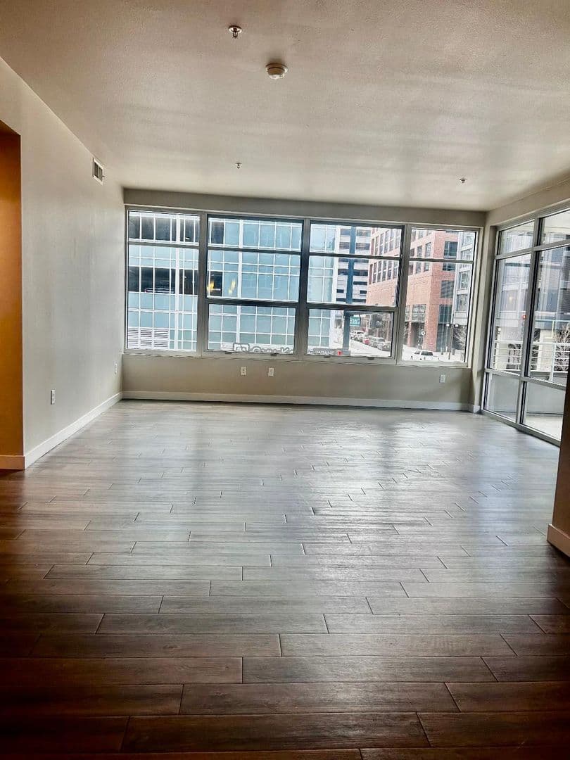 Denver Apartment: 1850 Chestnut Place