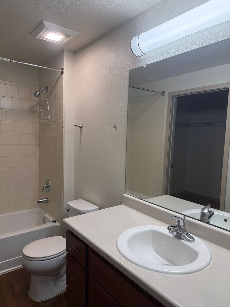Aurora Apartment: 1305 N. Peoria St