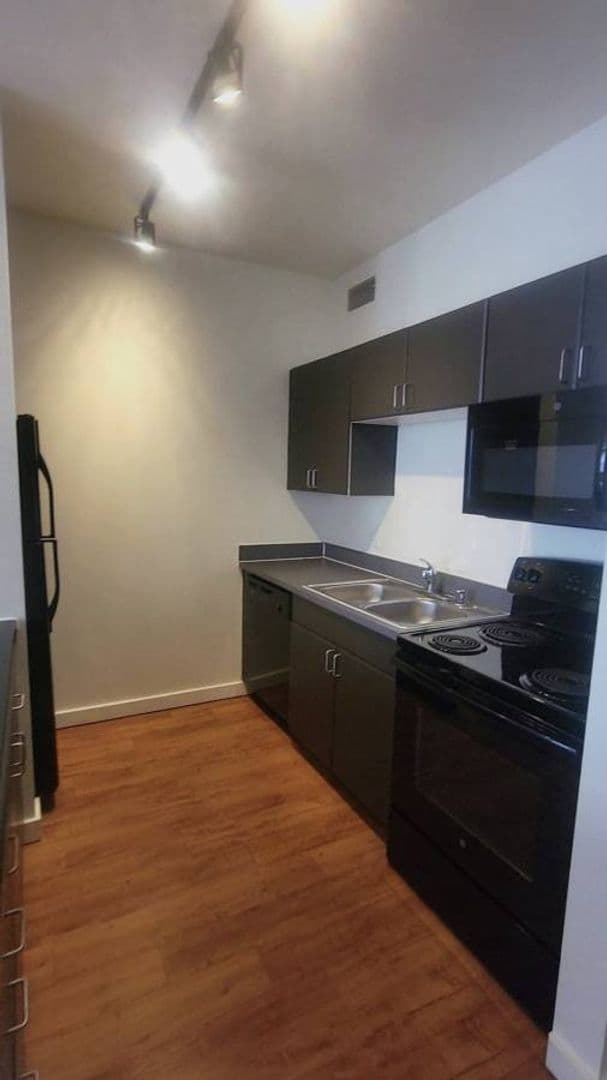 Englewood Apartment: 9783 Pyramid Ct