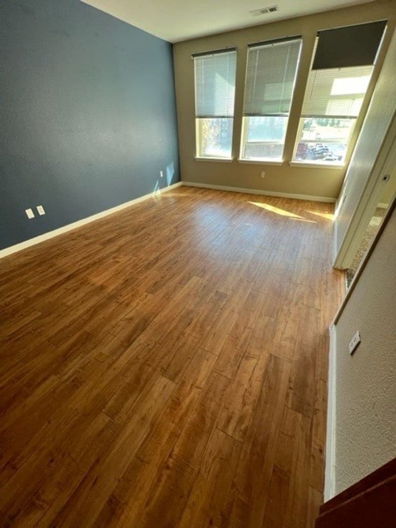 Englewood Apartment: 9783 Pyramid Ct