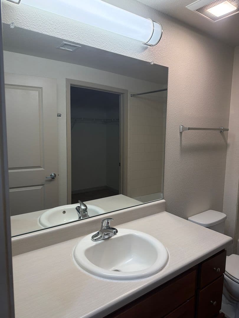 Aurora Apartment: 1305 N. Peoria St