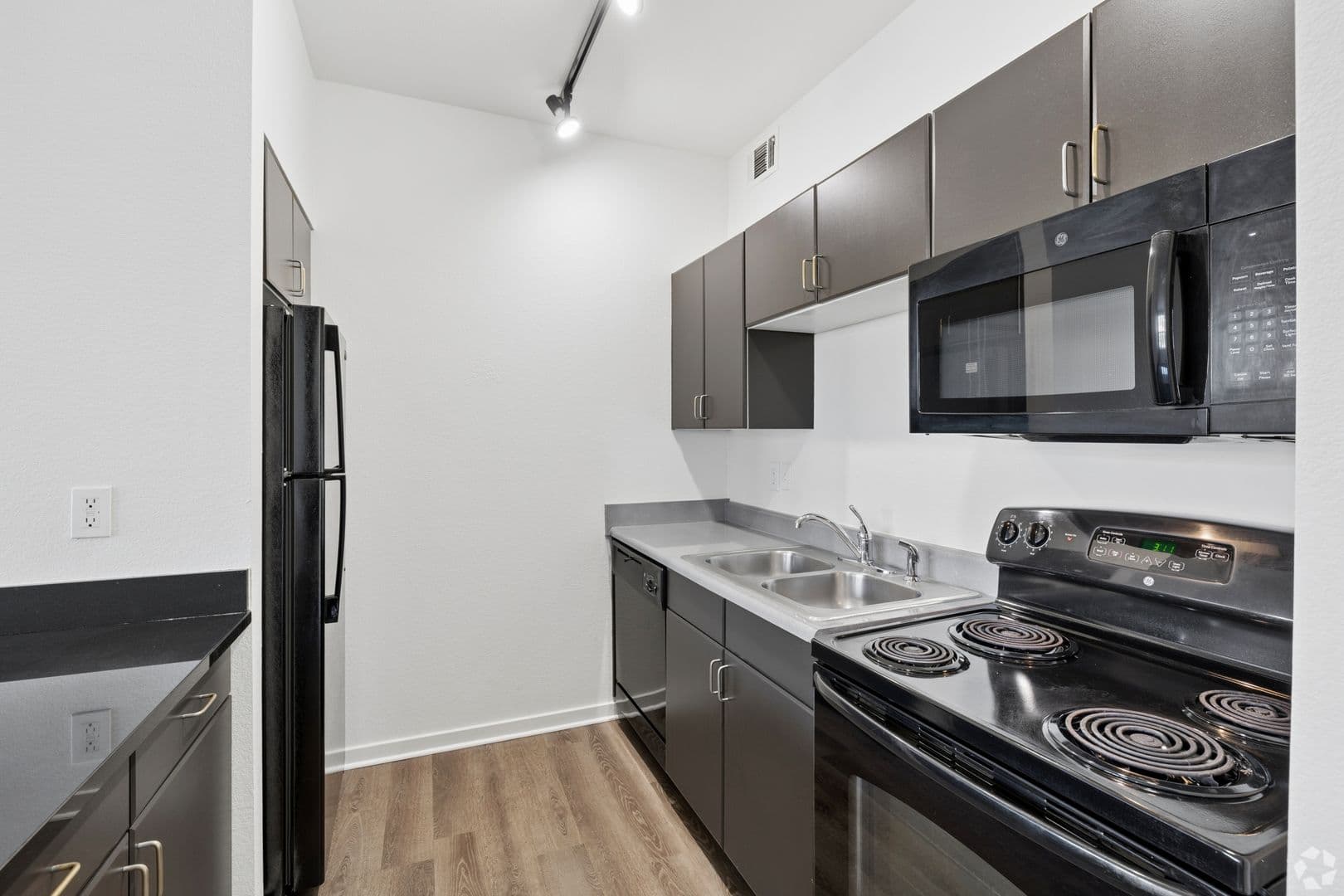 Englewood Apartment: 9783 Pyramid Ct