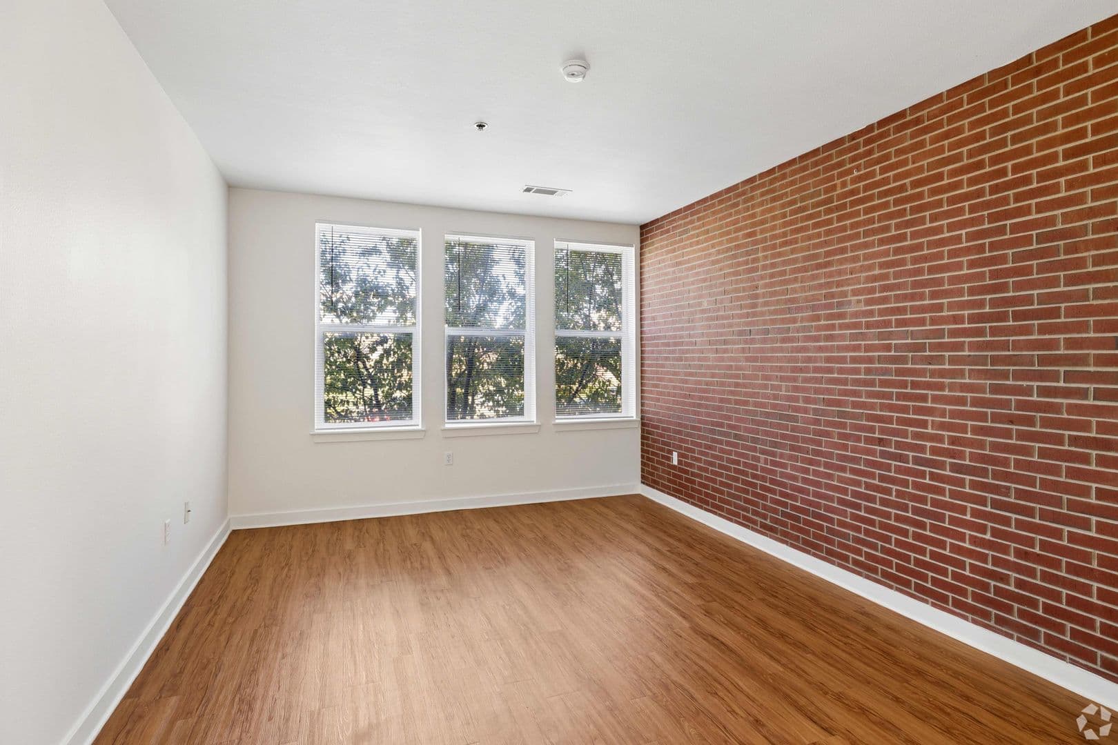 Englewood Apartment: 9783 Pyramid Ct