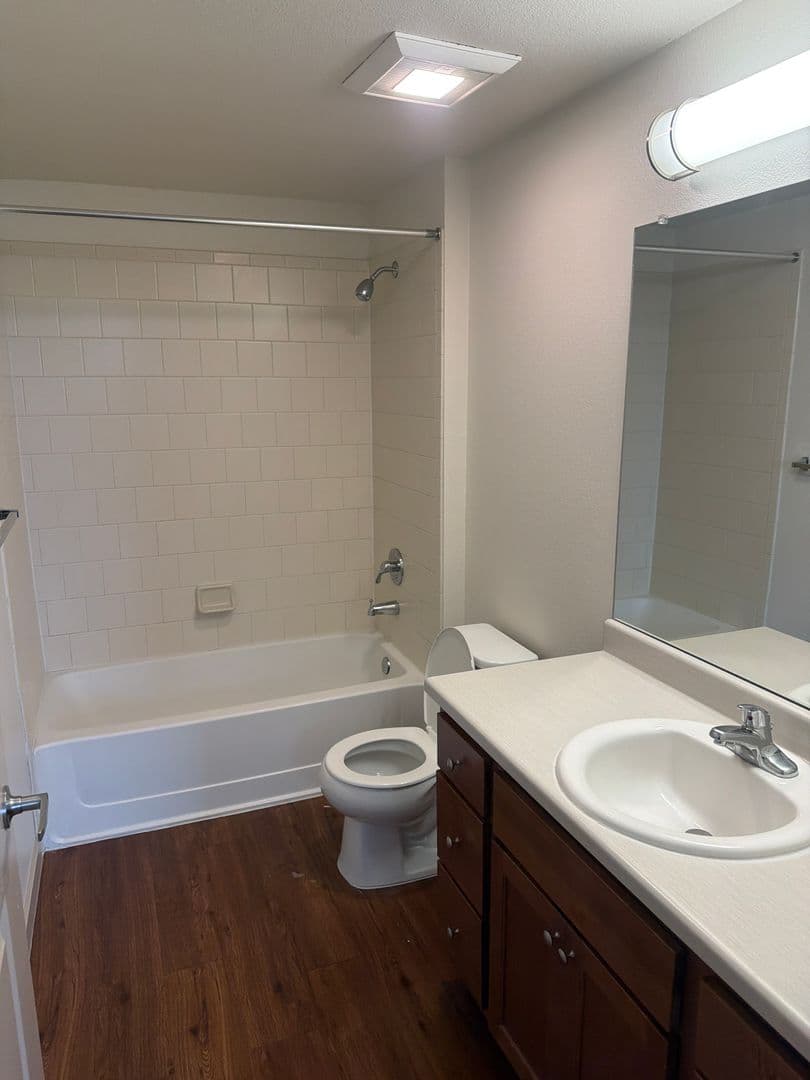 Aurora Apartment: 1305 N. Peoria St