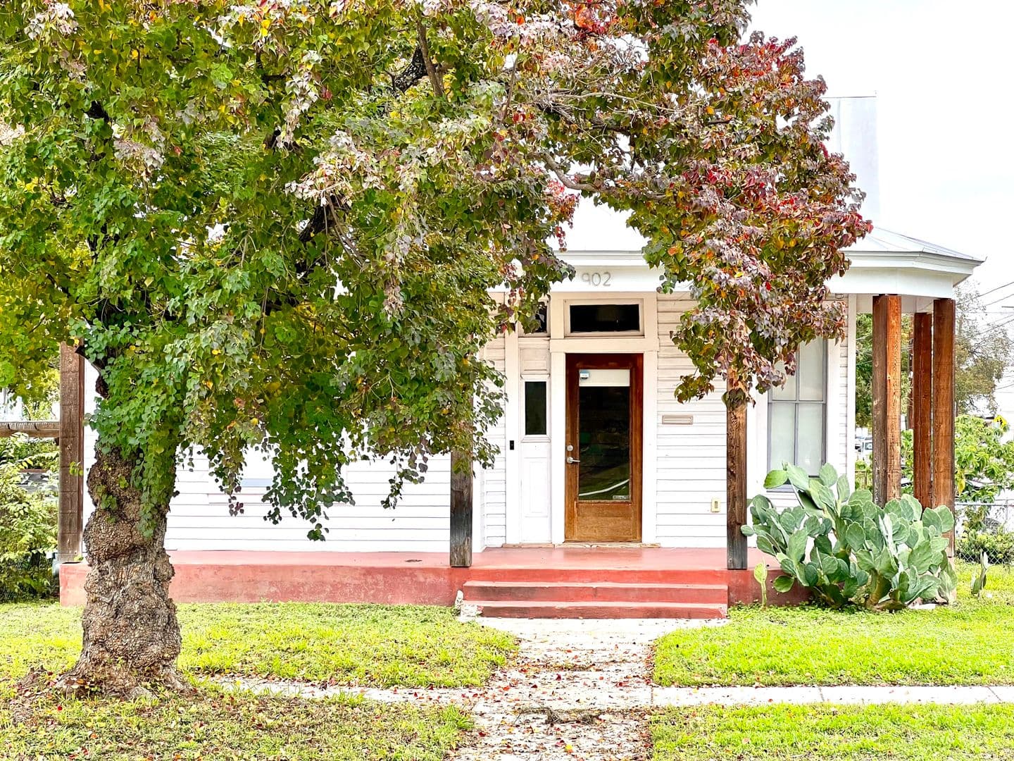 San Antonio House: 902 N. Pine St.