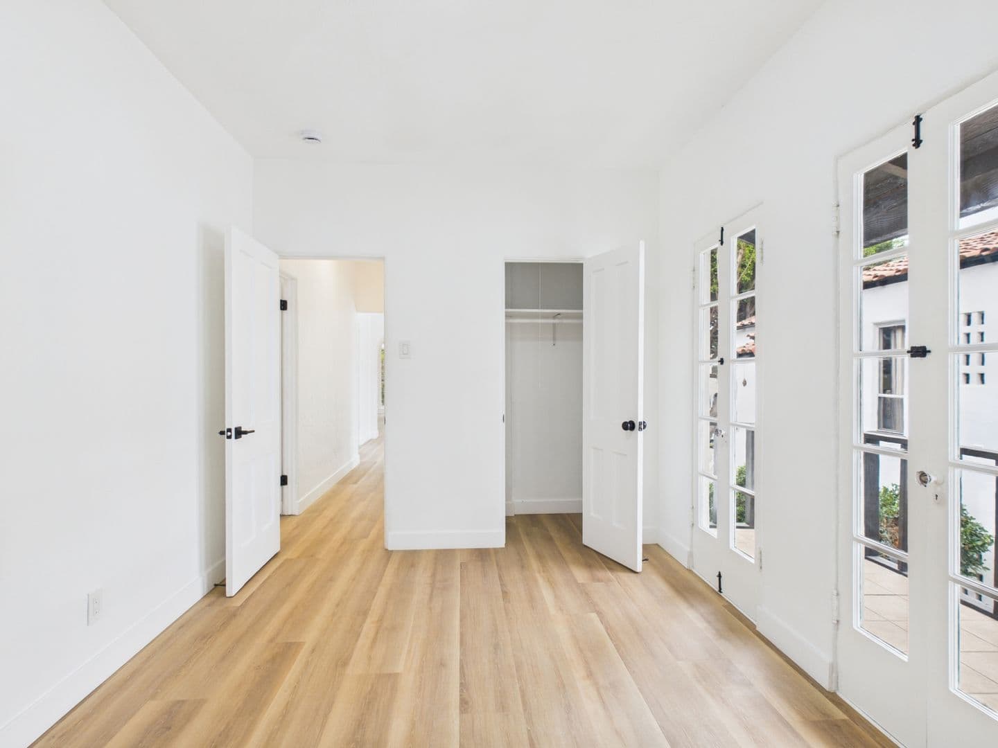 Long Beach Apartment: 1533 East 3rd Street