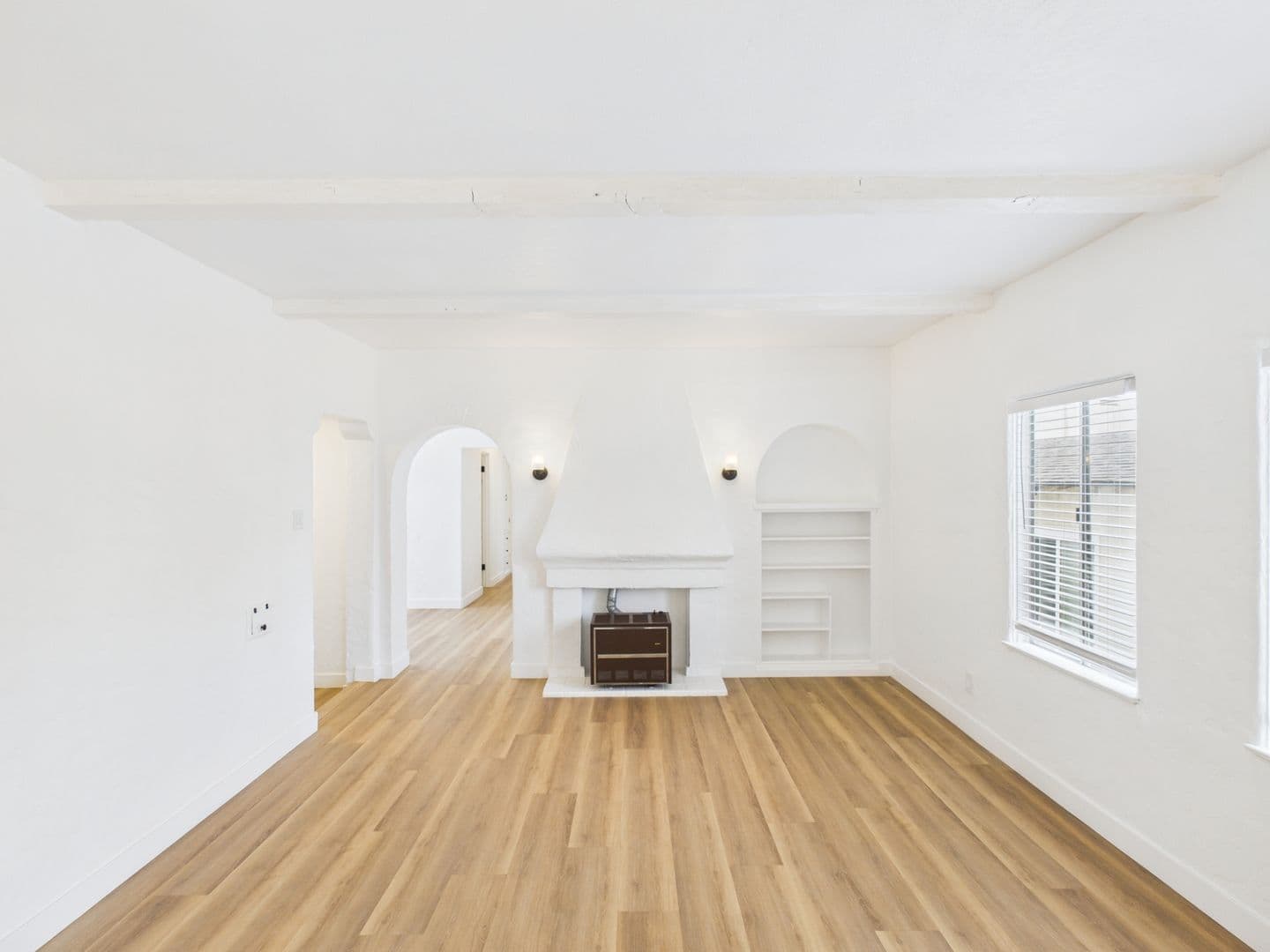 Long Beach Apartment: 1533 East 3rd Street