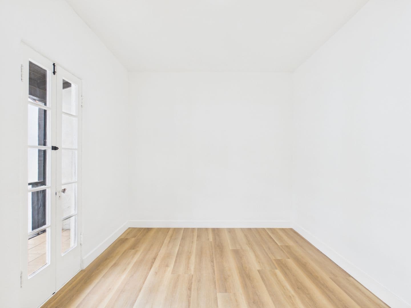 Long Beach Apartment: 1533 East 3rd Street
