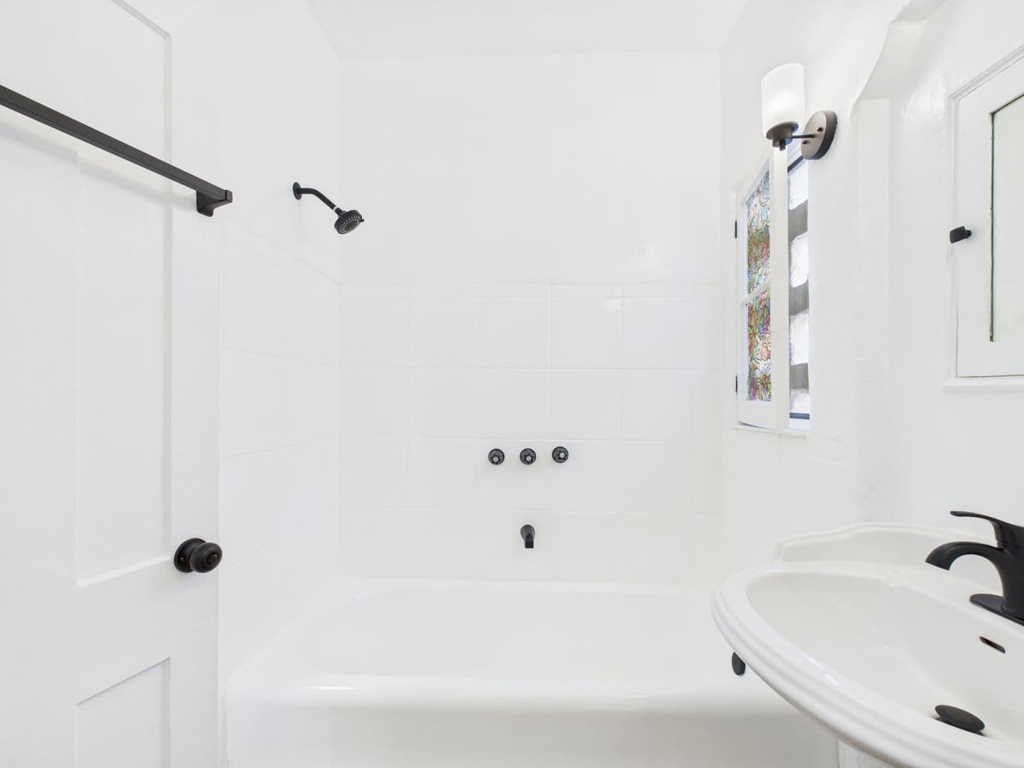 Long Beach Apartment: 1533 East 3rd Street