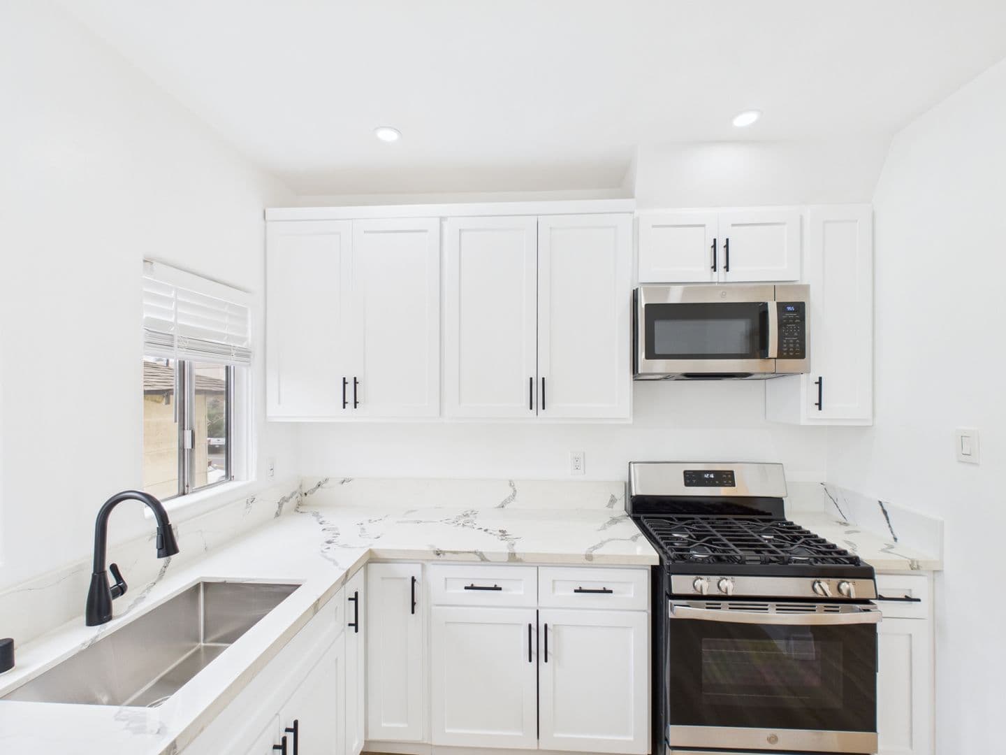 Long Beach Apartment: 1533 East 3rd Street