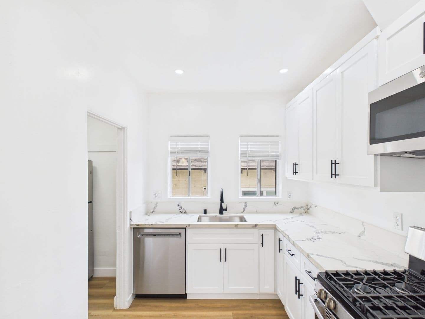 Long Beach Apartment: 1533 East 3rd Street