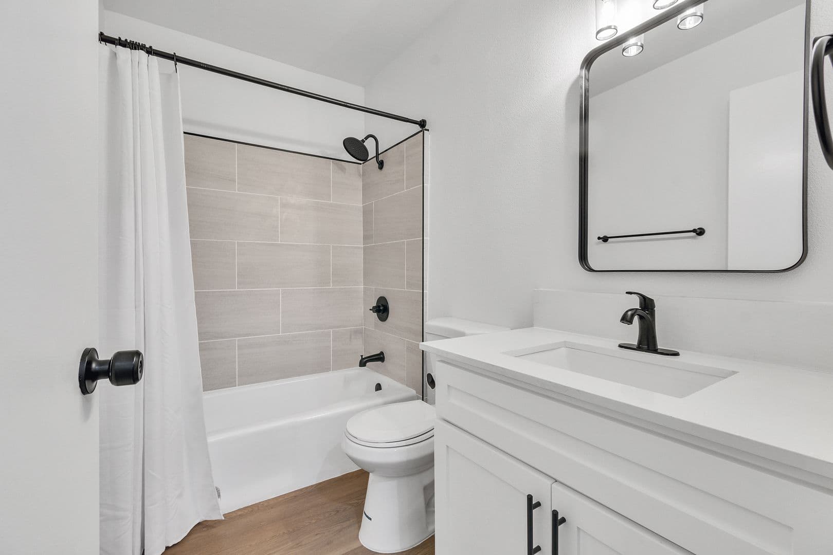 Long Beach Apartment: 625 Orizaba Avenue