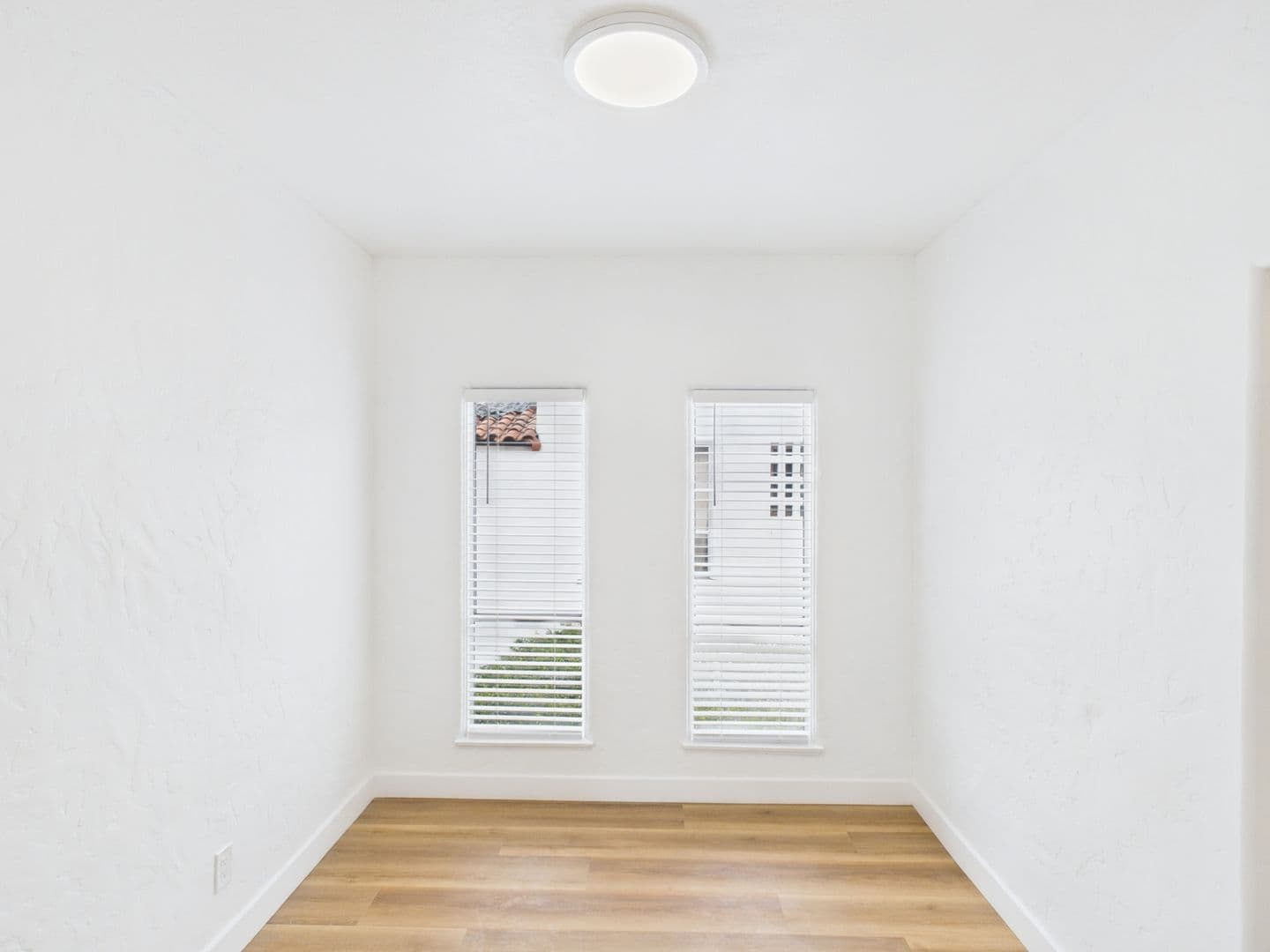 Long Beach Apartment: 1533 East 3rd Street