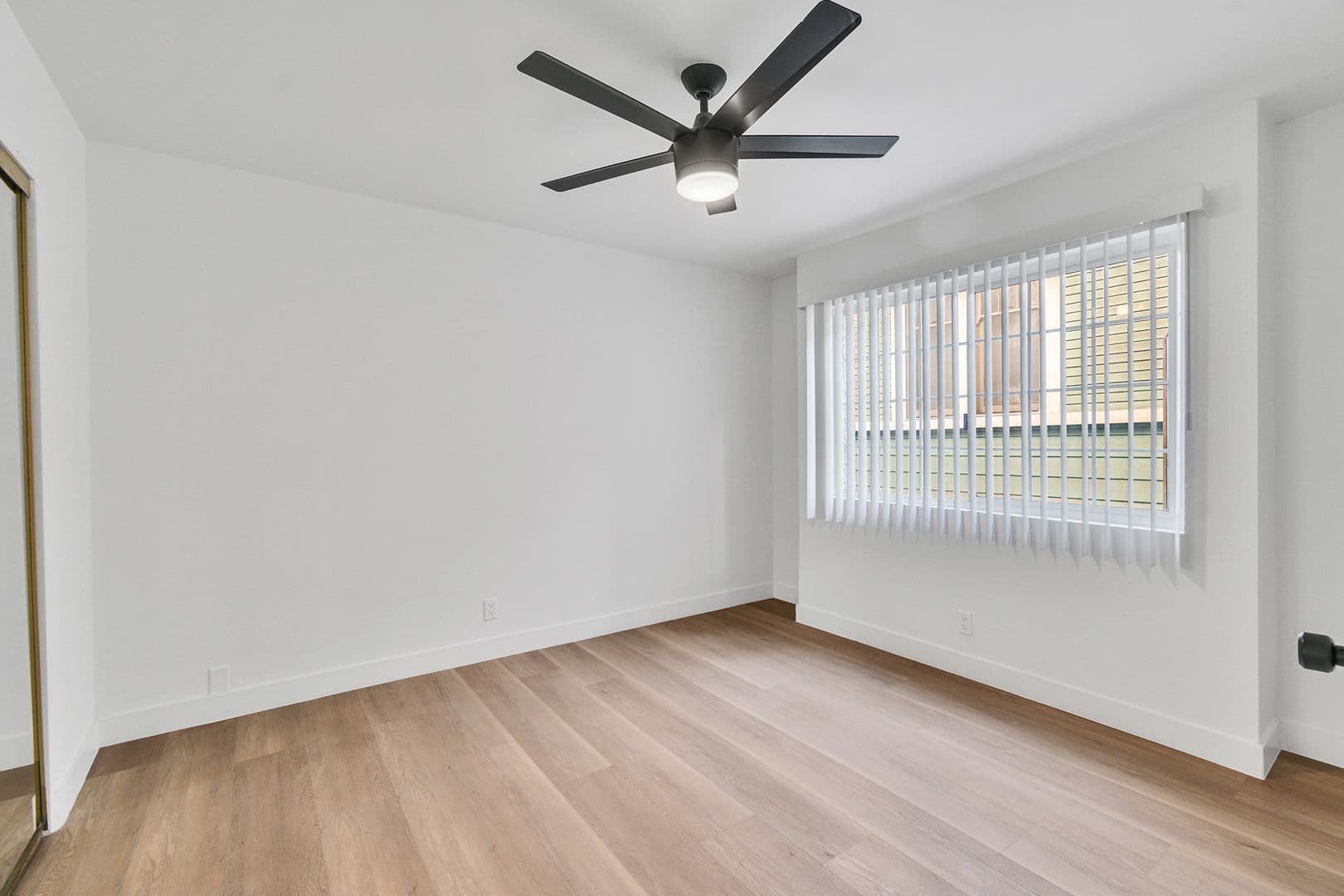 Long Beach Apartment: 625 Orizaba Avenue