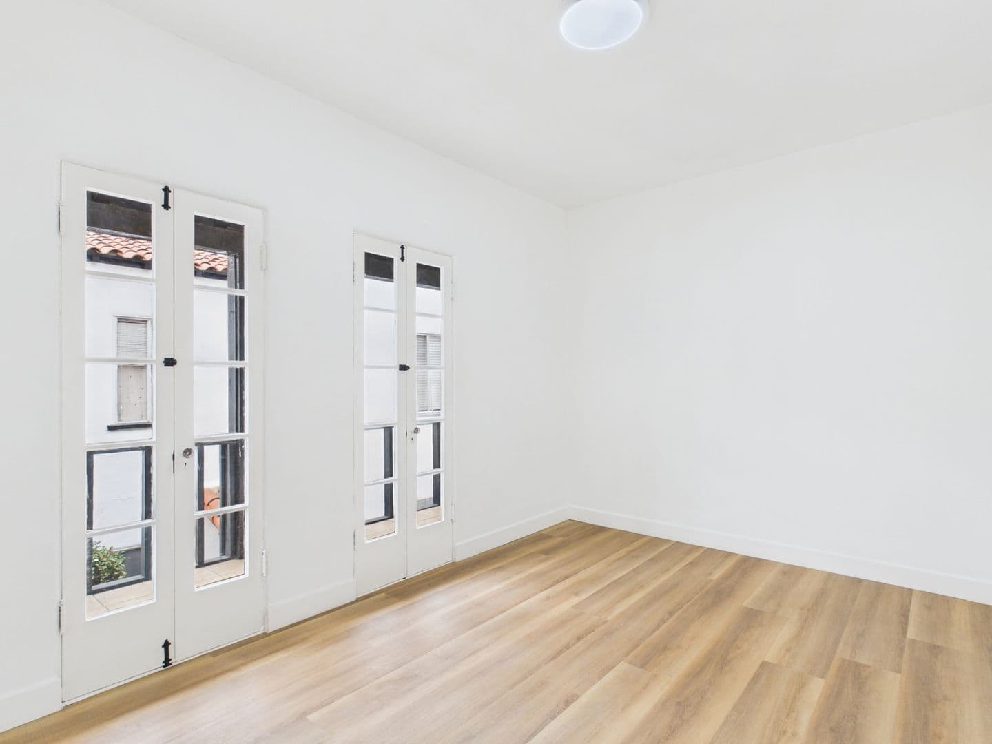 Long Beach Apartment: 1533 East 3rd Street